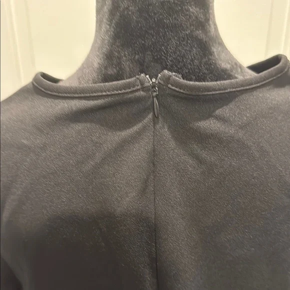 Black and White Short Sleeve Dress - Picture 4 of 4